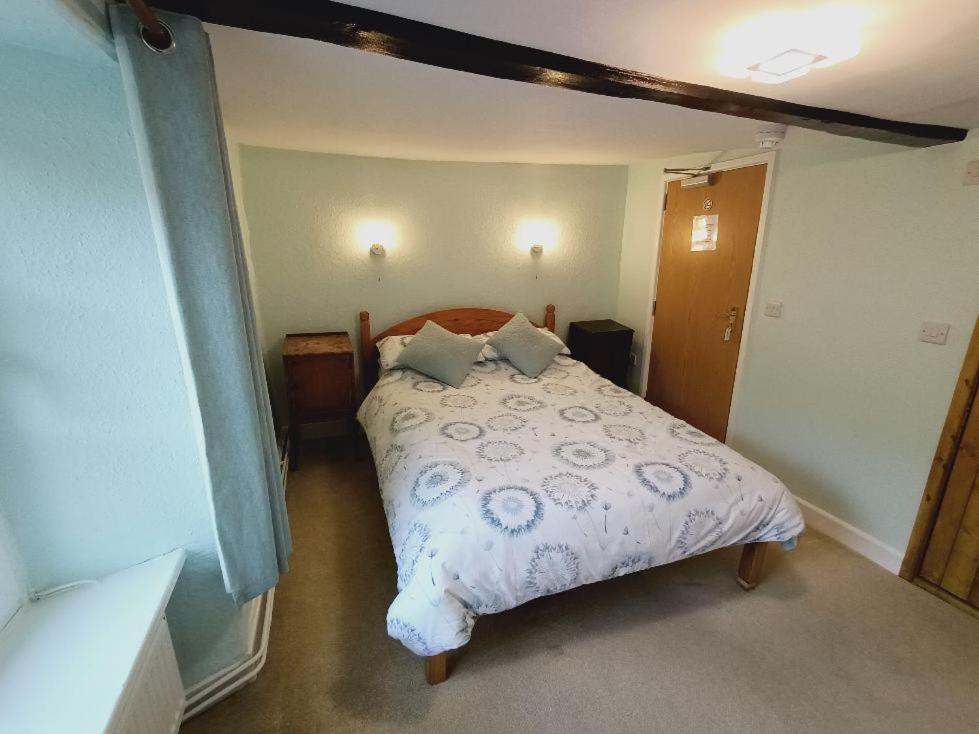 The Harp Inn Glasbury Екстериор снимка